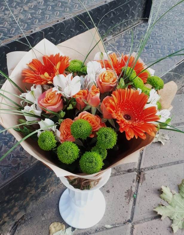 Букет цветов из: Герберы, Хризантемы, Альстромерии и Розы в Сретенске