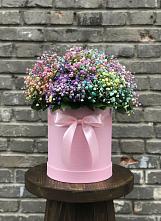Цветочная композиция из Гипсофила и Розы в шляпной коробке в Сретенске