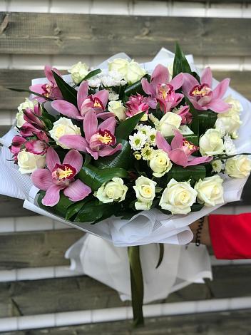 Букет цветов из: Розы и Хризантемы в Сретенске