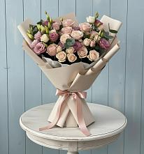 Букет цветов из:  Розы и Лизиантусы в Сретенске