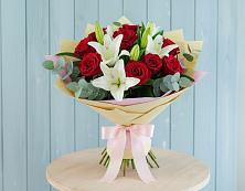 Букет цветов из:  Лилии и Розы #REPLACE_PRED# Сретенске