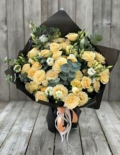 Букет цветов из:  Розы и Лизиантусы в Сретенске