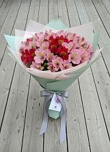 Букет цветов из:  Альстромерии в Сретенске