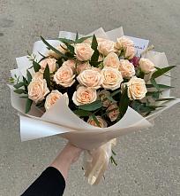 Букет Кремовые розы Латте в Сретенске