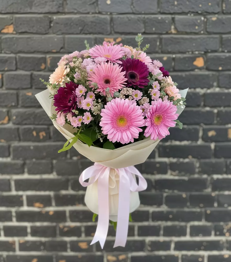 Букет цветов из: Герберы и Хризантемы в Сретенске
