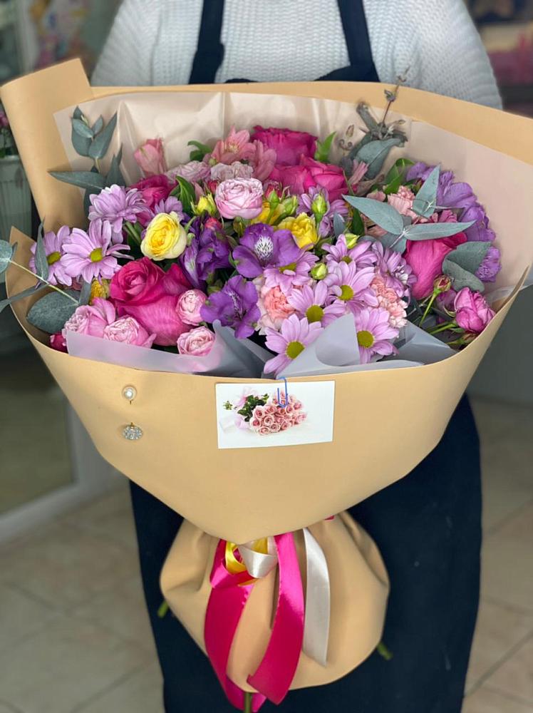 Букет цветов из: Хризантемы, Гвоздики и Альстромерии в Сретенске