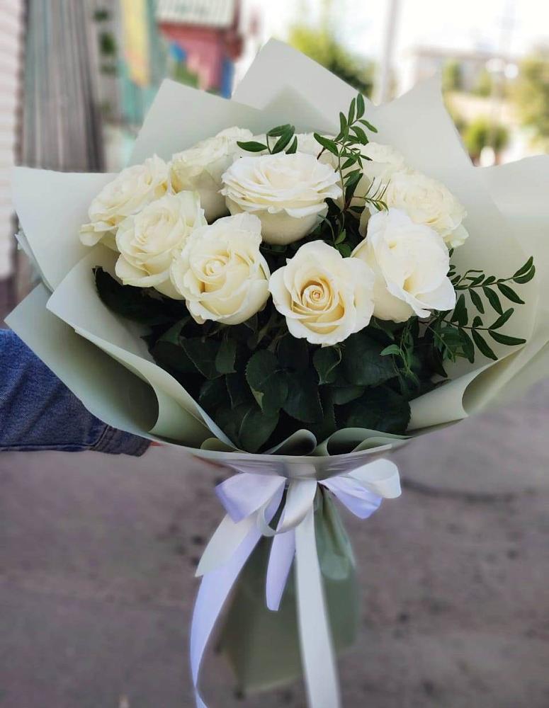 Букет Белые розы Проуд в Сретенске