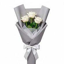 Букет 3 белые розы в Сретенске