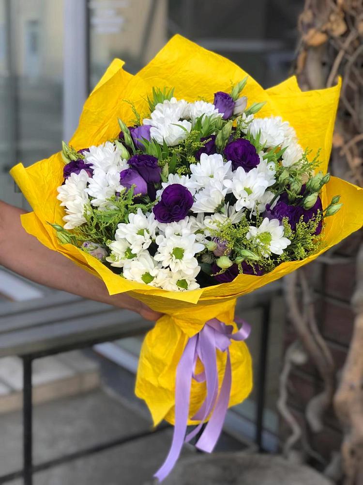 Букет цветов из: Ирисы, Хризантемы и Ромашки в Сретенске
