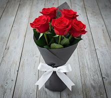 Букет 5 Красных роз Эдлесс Лав #REPLACE_PRED# Сретенске
