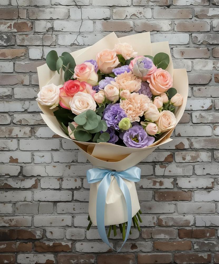 Букет цветов из: Розы, Лизиантусы и Гвоздики в Сретенске