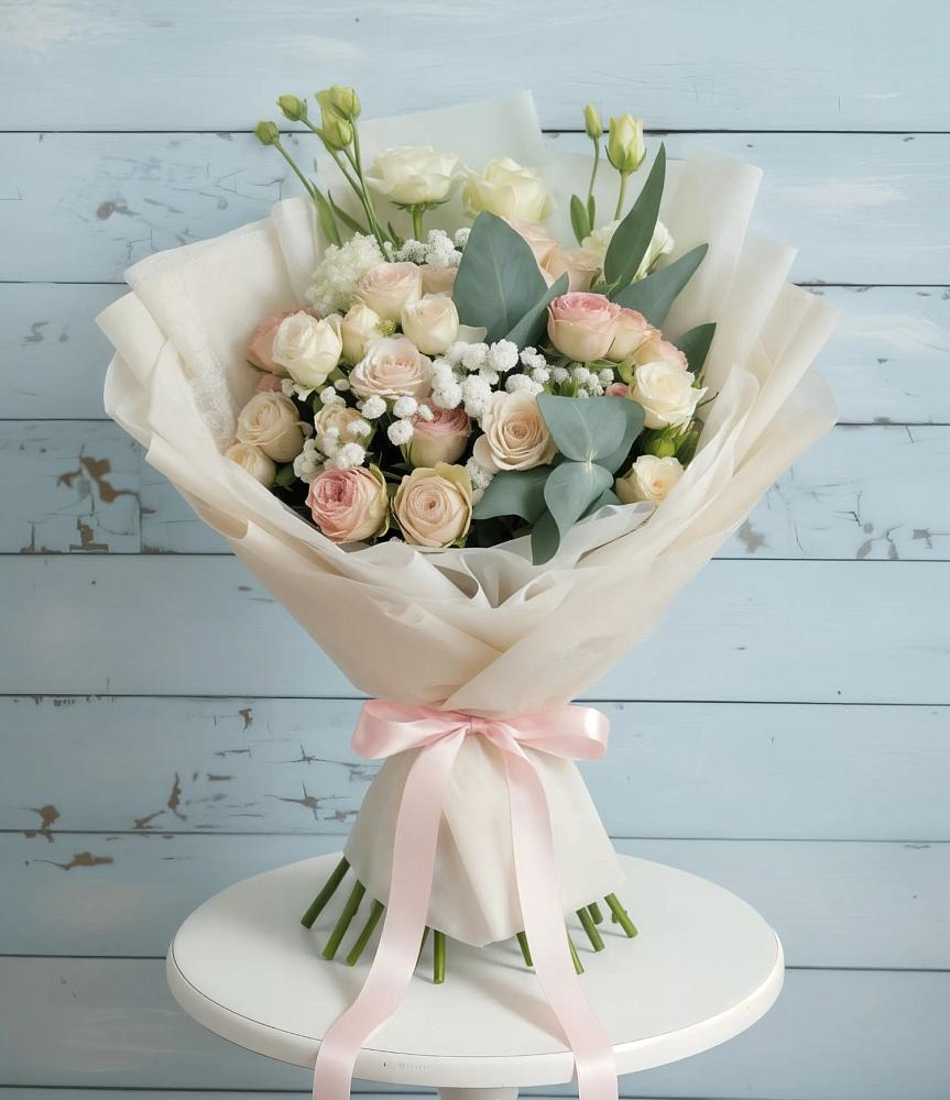 Букет цветов из: Розы и Лизиантусы в Сретенске