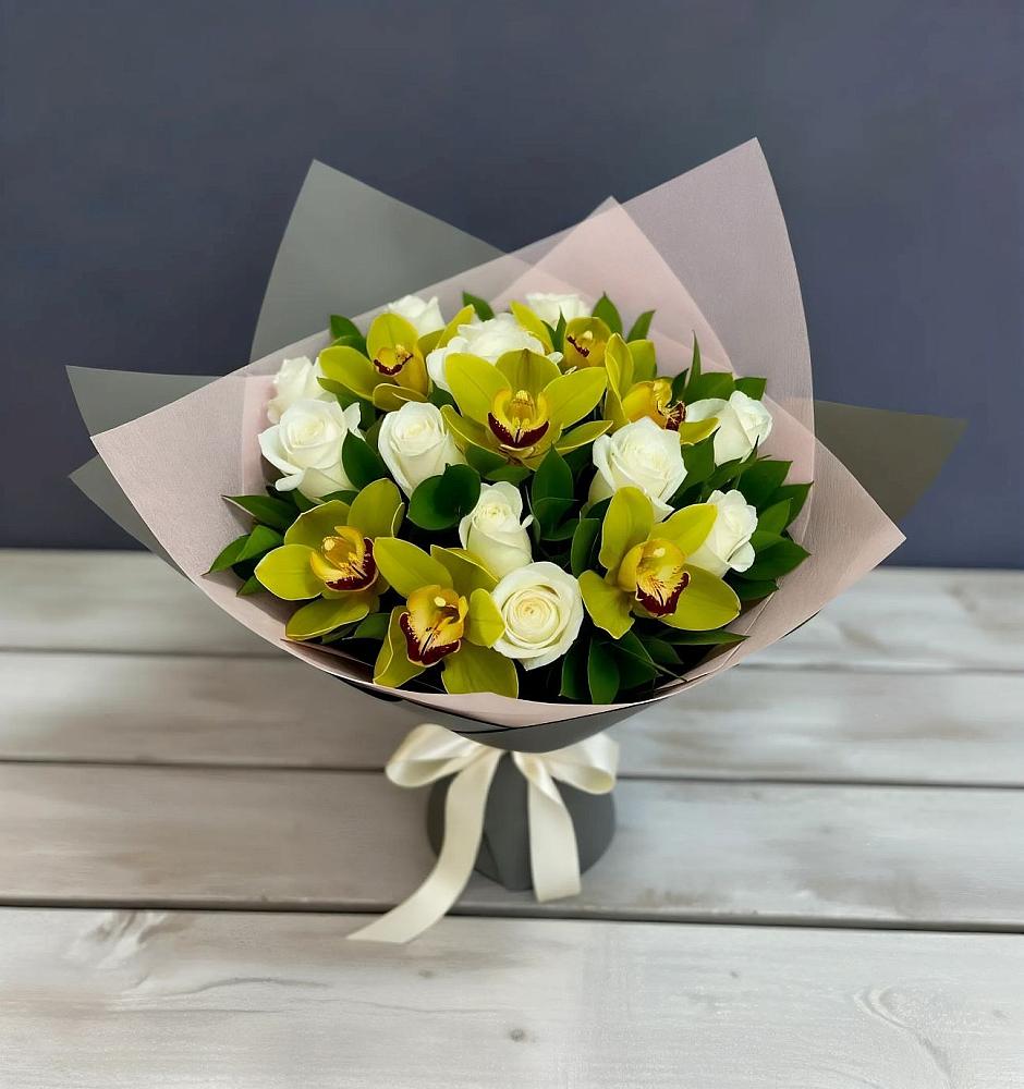 Букет цветов из: Орхидеи и Розы в Сретенске