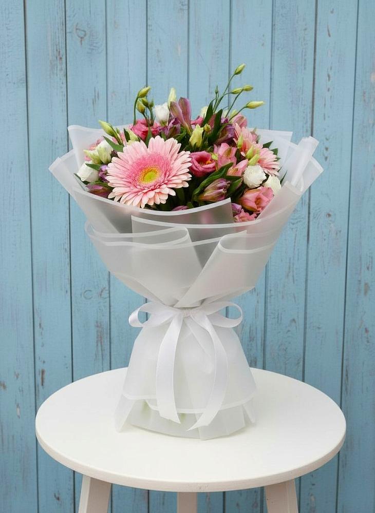 Букет цветов из: Герберы, Альстромерии и Лизиантусы в Сретенске