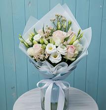 Букет цветов из:  Розы и Лизиантусы в Сретенске
