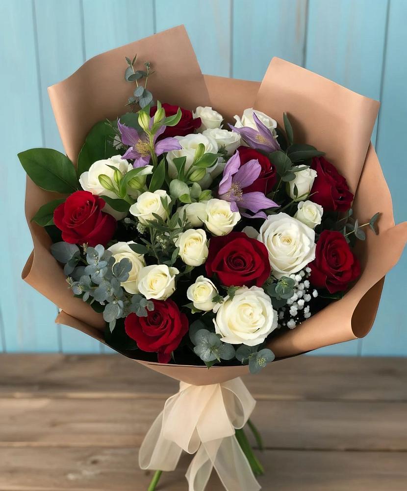 Букет цветов из: Розы и Альстромерии в Сретенске