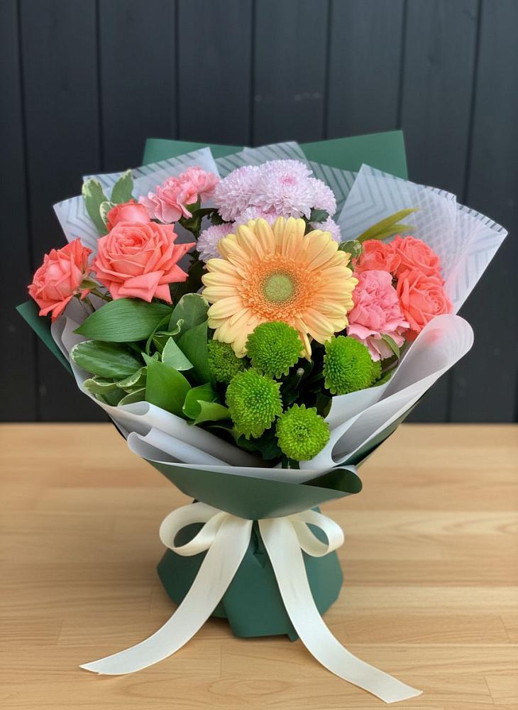 Букет цветов из: Гвоздики, Розы, Герберы и Хризантемы в Сретенске