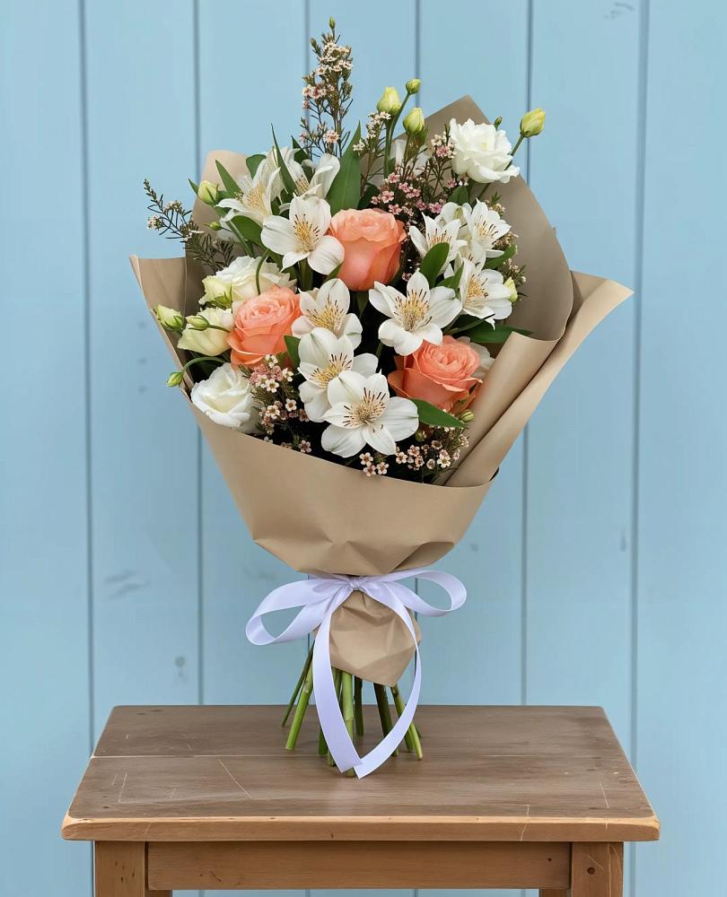 Букет цветов из: Альстромерии, Лизиантусы, Розы и Хризантемы в Сретенске