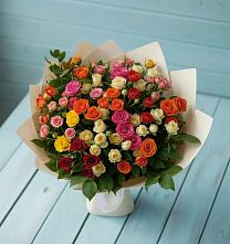 Букет Микс из разноцветных кустовых роз в Сретенске