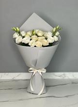 Букет цветов из:  Розы и Лизиантусы в Сретенске